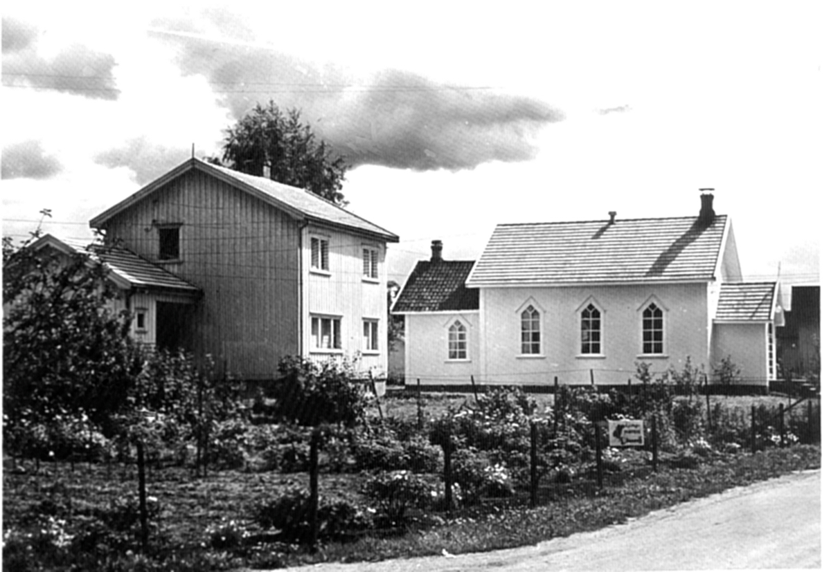 Elim (Metodistkirken), med presteboligen i Hvittingfoss. 
Både kirkebygg og prestebolig revet da ny omkjøringsvei skulle bygges.