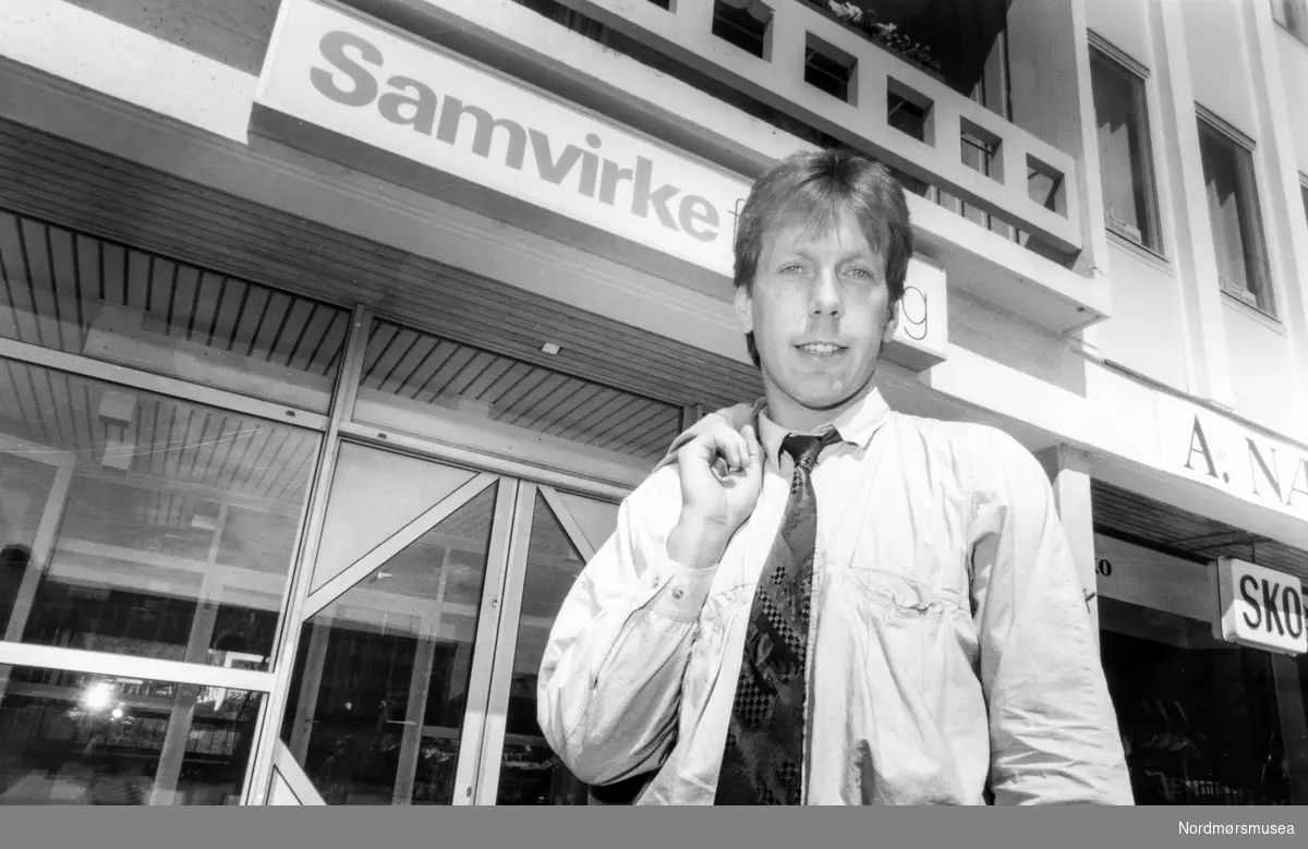 Roger Phillips. Med jobb i Samvirke forsikring samt keeper i KFK. Fra Tidens Krav 23. juni 1990. Bildet er fra avisa Tidens Krav sitt arkiv i tidsrommet 1970-1994.