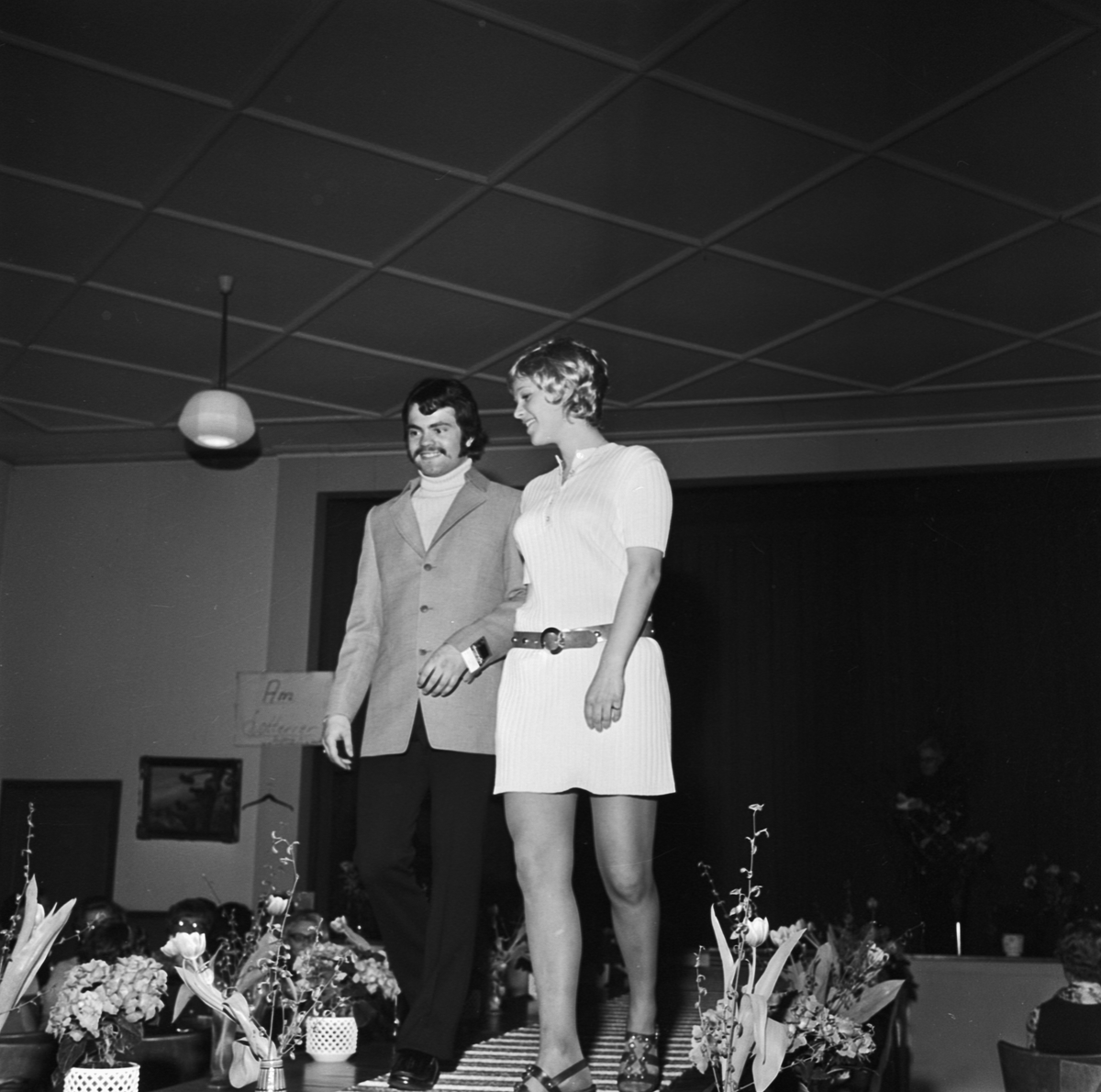 Modevisning i Örbyhus, Uppland 1970