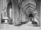 Interiör från Linköpings domkyrka. Utsikt genom mittskeppet mot kyrkans orgelfasad.