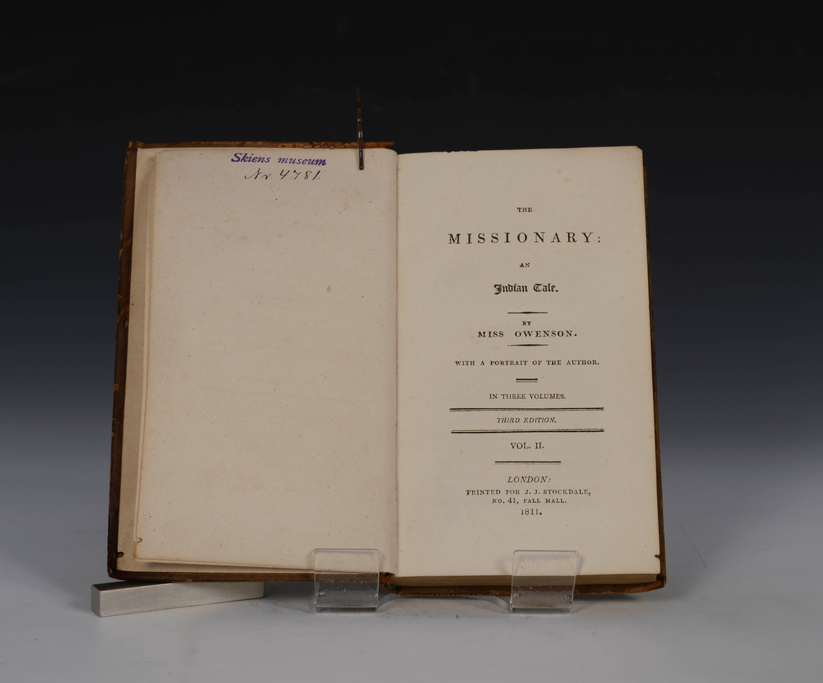 Prot:Owensen, miss, "The missionary an Indian tale". London 1811. In three Volumes. Third Ed. Vol. II. 1 bl. + 255 s. 12. Samt. hellædersbd.