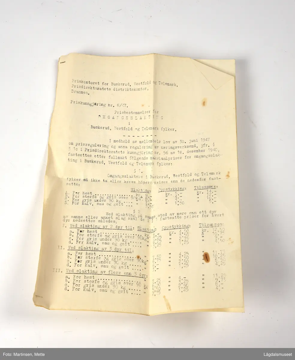 Notisbok brukt av Gunnulf Blårud ved loggføring av slaktearbeidet på siste halvdel av 1940-tallet. I tillegg to rundskriv. Det første gjelder priskunngjøring nr. 8/47 angående prisbestemmelser for omgangsslakting i Buskerud, Vestfold og Telemark fylker. Det andre er priskunngjøring nr. 1 1947 for maksimalpriser for godskjøring med hest i Buskerud, Vestfold og Telemark fylker.