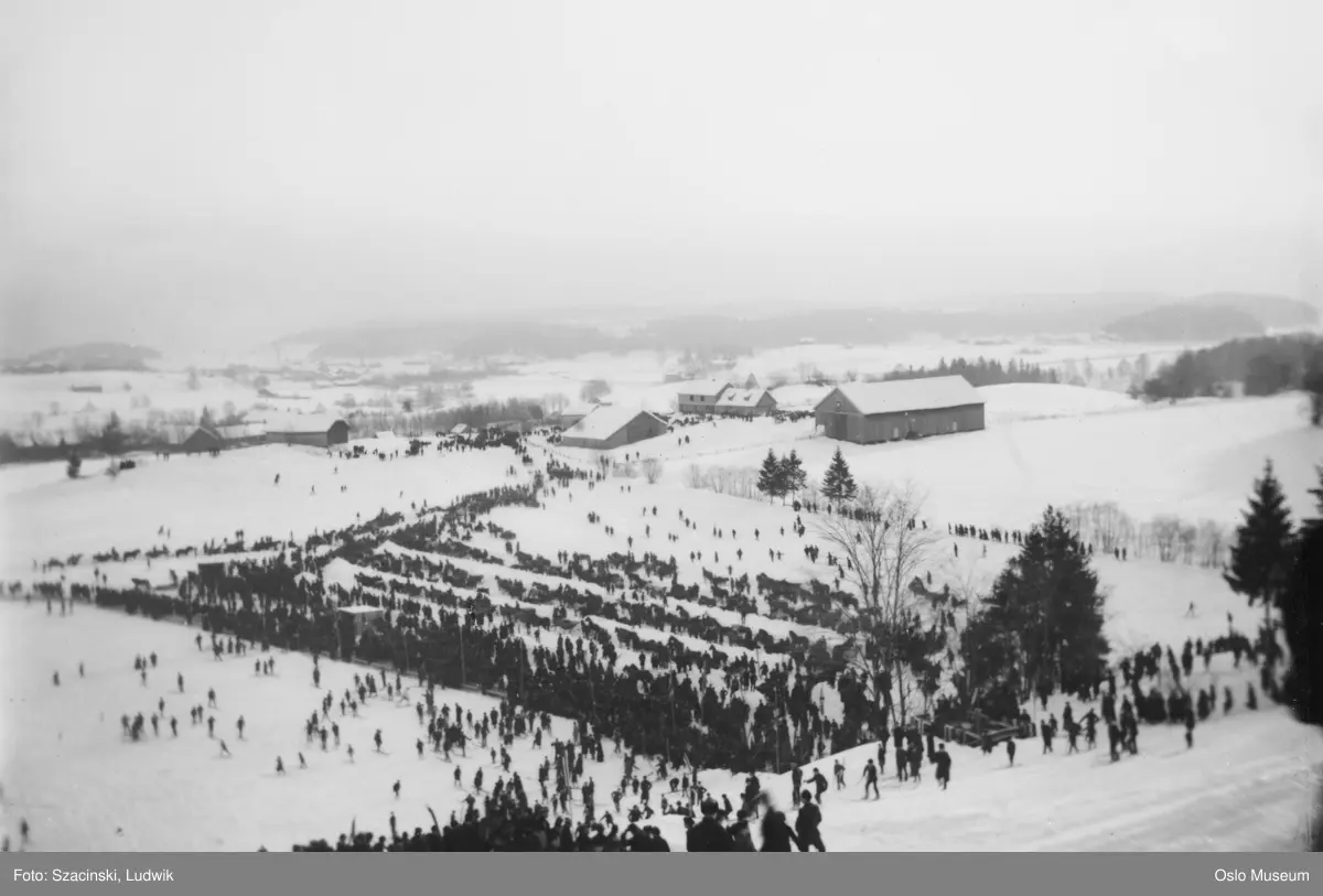 utsikt, hoppbakke, skirenn, mennesker, kulturlandskap, gårder, snø