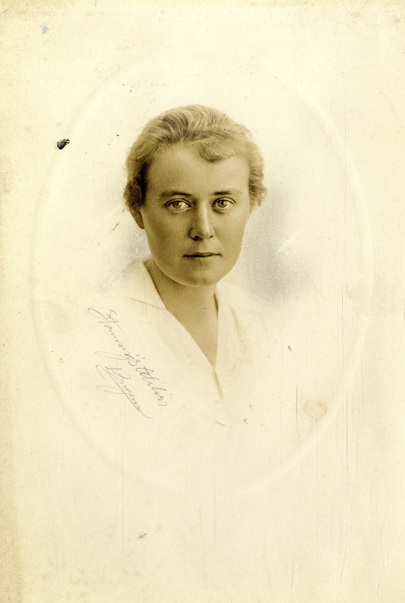 Kvinneportrett.