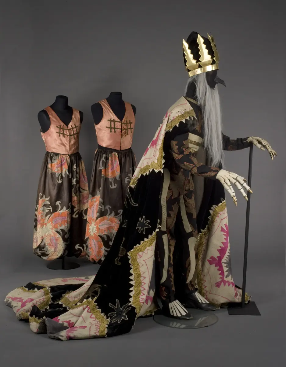 Handske använd i uppsättningen ”L’Oiseau de Feu”.