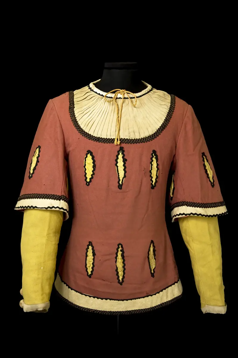 Jacka använd i oidentifierad uppsättning av Ryska baletten, men förmodas ha används i uppsättningen "Le Lac des Cygnes".