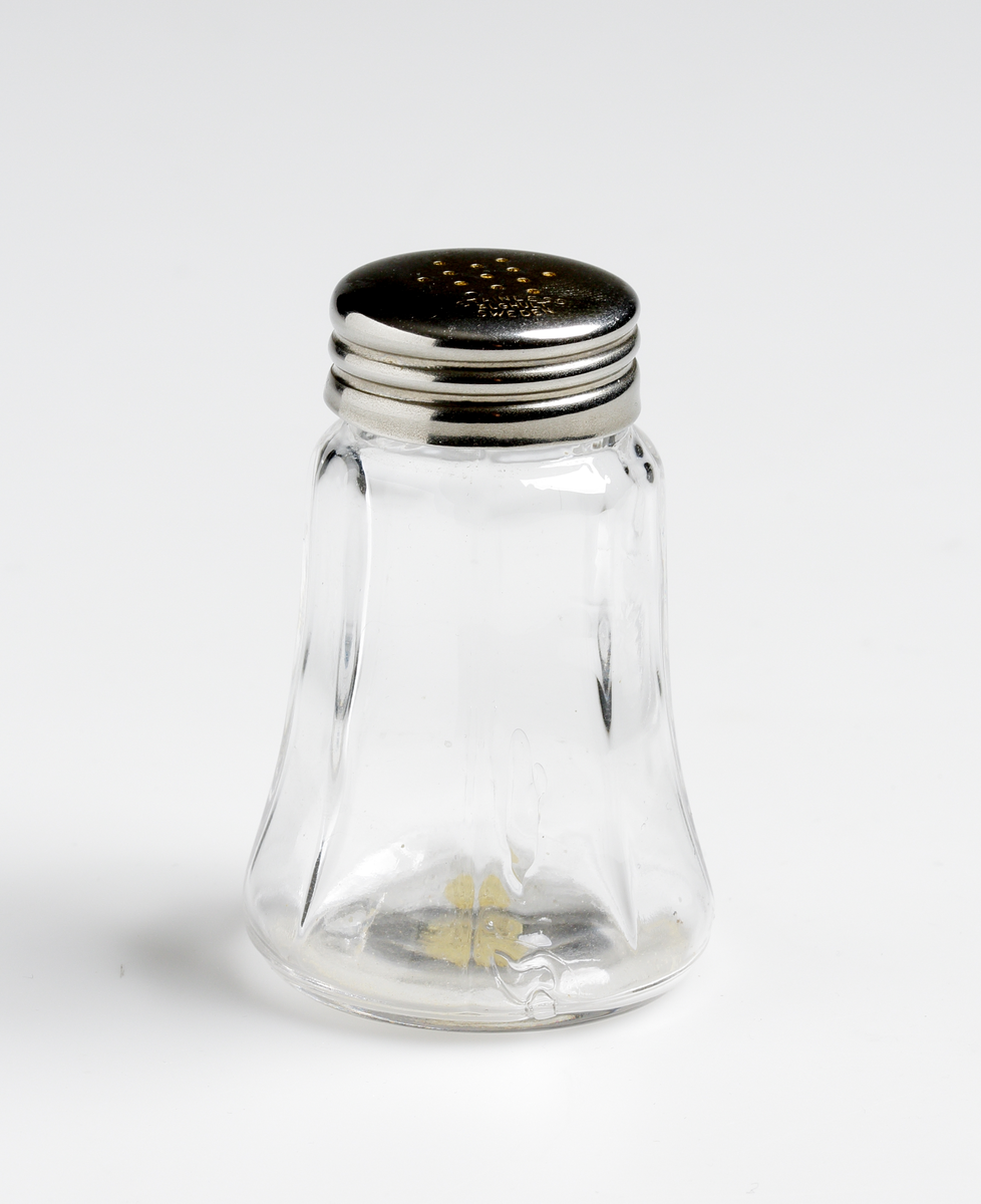 Maskinblåst (halvmaskinell) med stående optik och strölock i rostfritt stål. På strölocket texten: STAINLESS ÄLGHULT SWEDEN".
