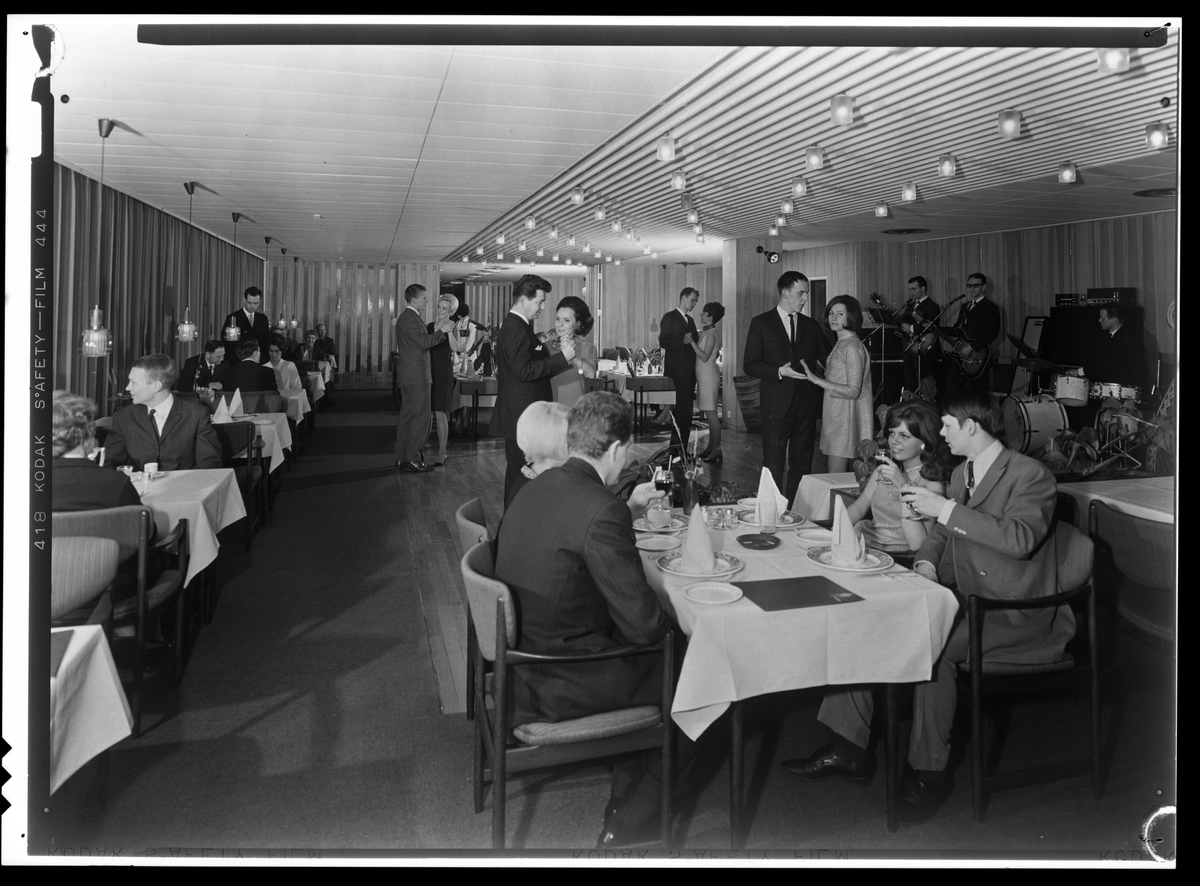Motiv fra spisesalen på Fagernes Hotell, 1968.