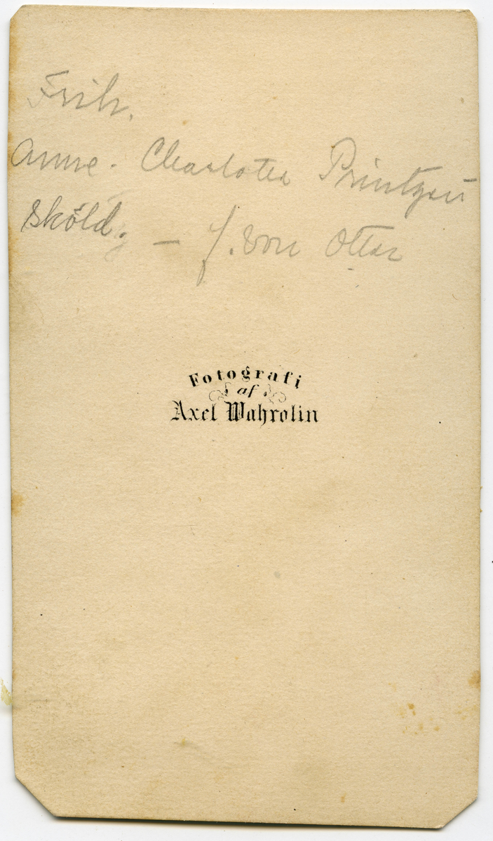 Porträtt på Anne Charlotte Carolina Von Otter. Född år 1830 och död år 1914. Gift med H.C. Printzensköld.