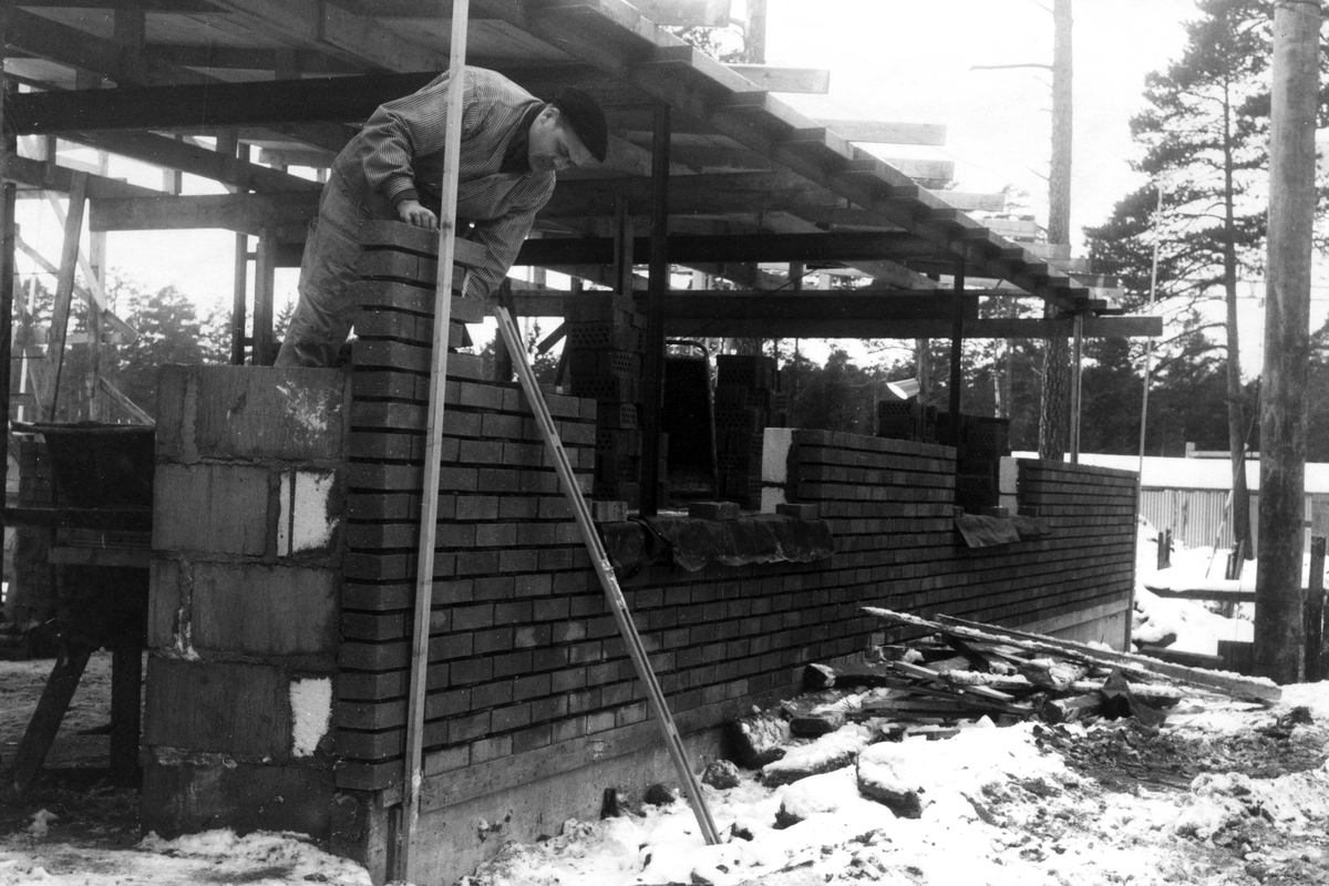 Trollbacksskolan uppförs i Västerås 1961