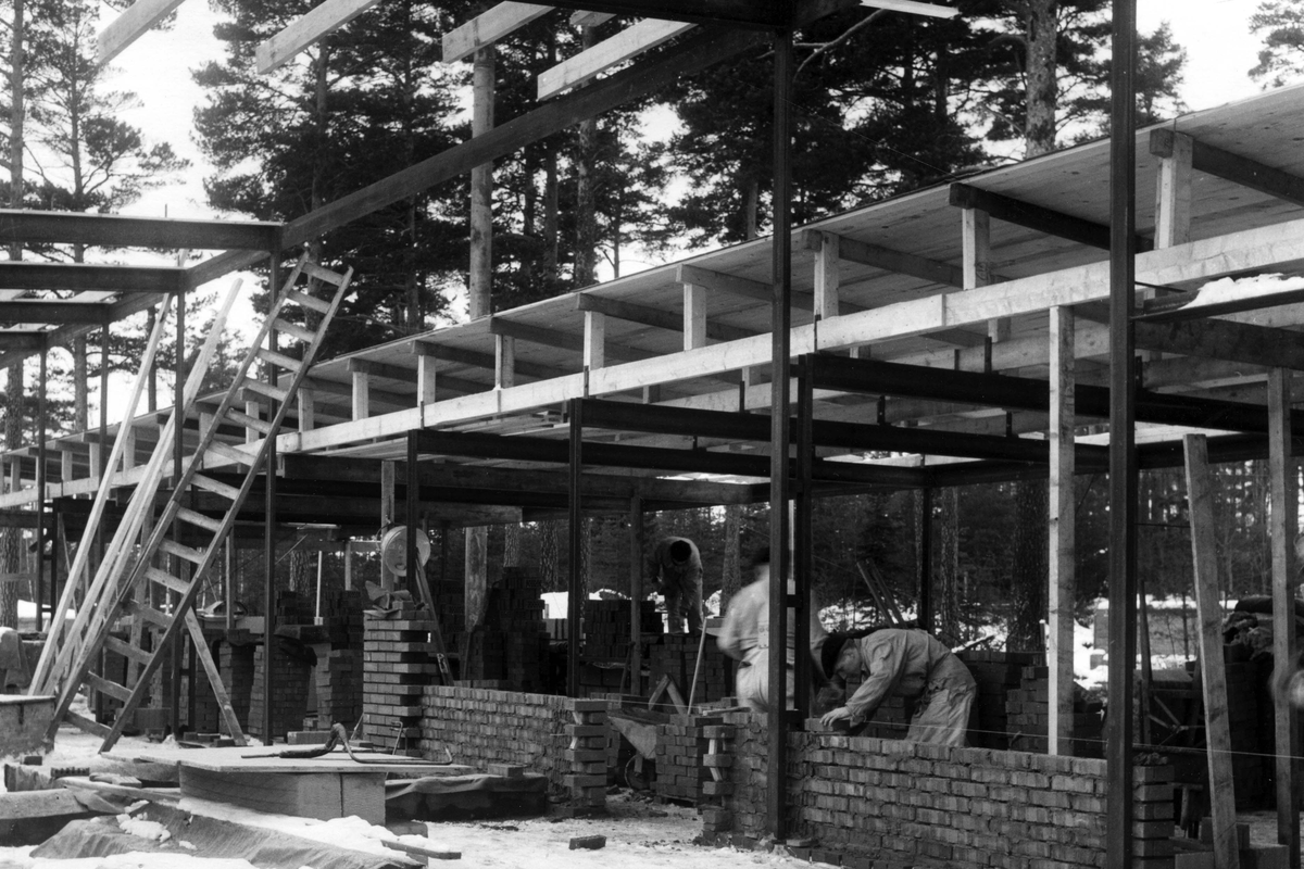 Trollbacksskolan uppförs i Västerås 1961