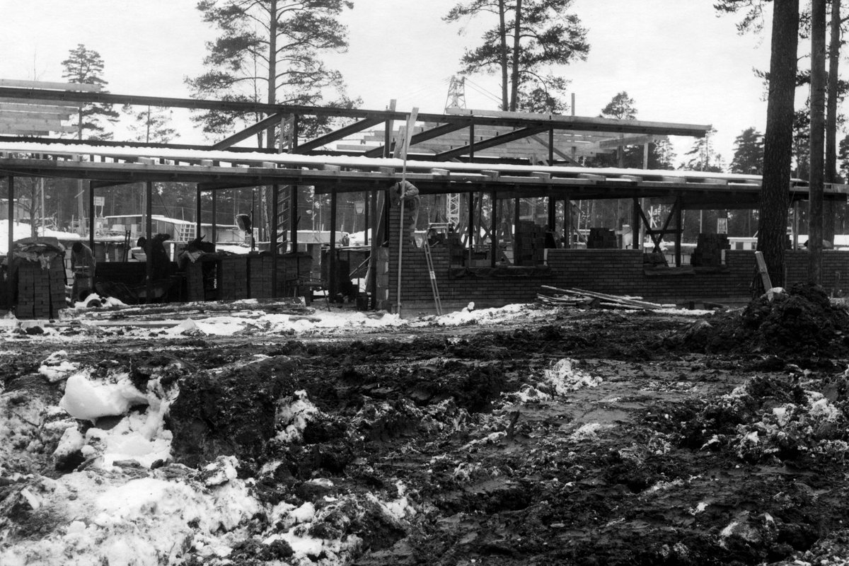 Trollbacksskolan uppförs i Västerås 1961