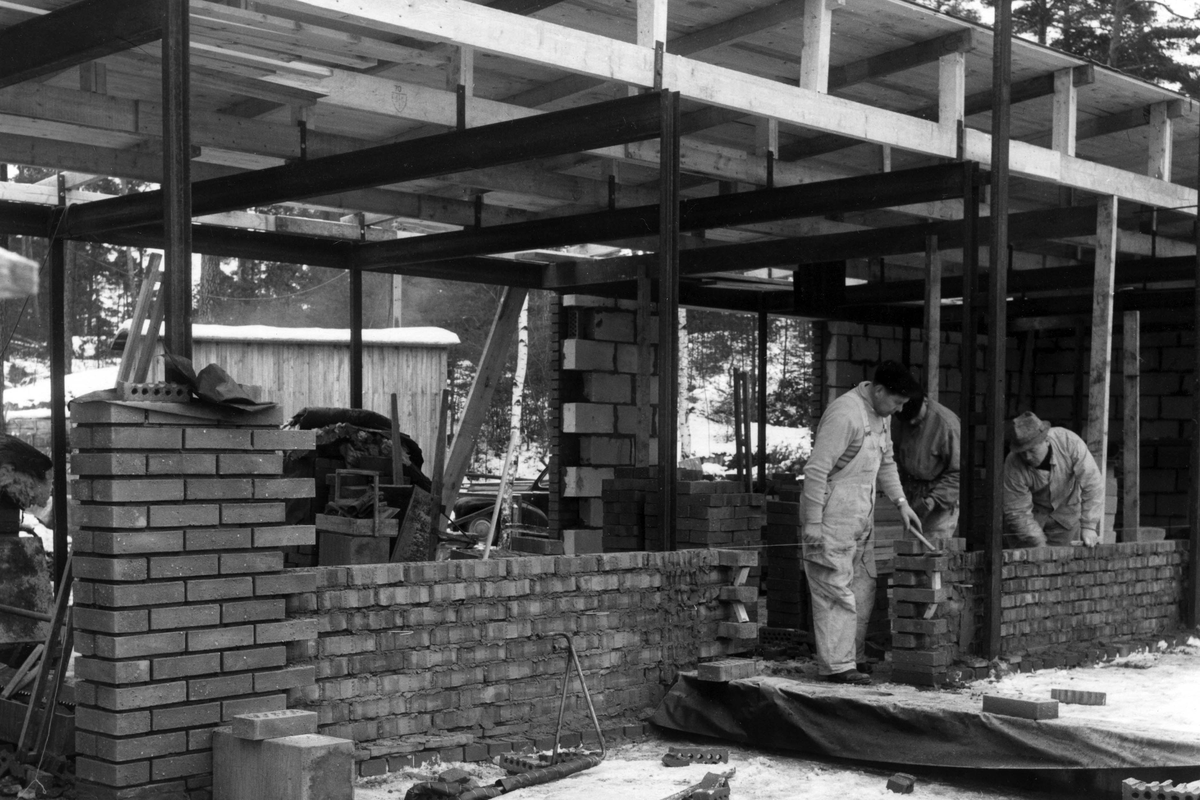 Trollbacksskolan uppförs i Västerås 1961