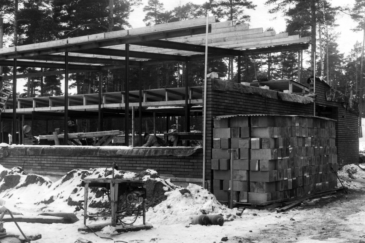 Trollbacksskolan uppförs i Västerås 1961
