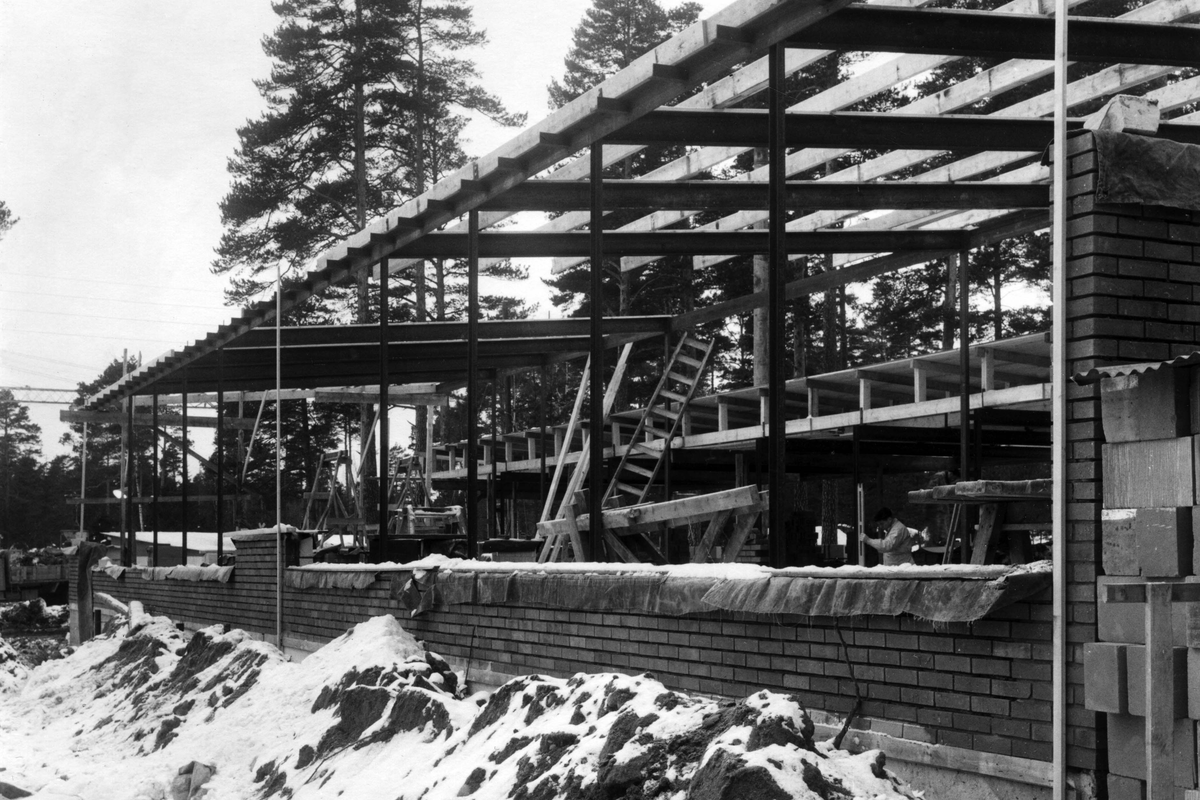 Trollbacksskolan uppförs i Västerås 1961