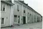 Arboga sf, kv. Oxenstierna.
Västerlånggatan 7-11, 1975.