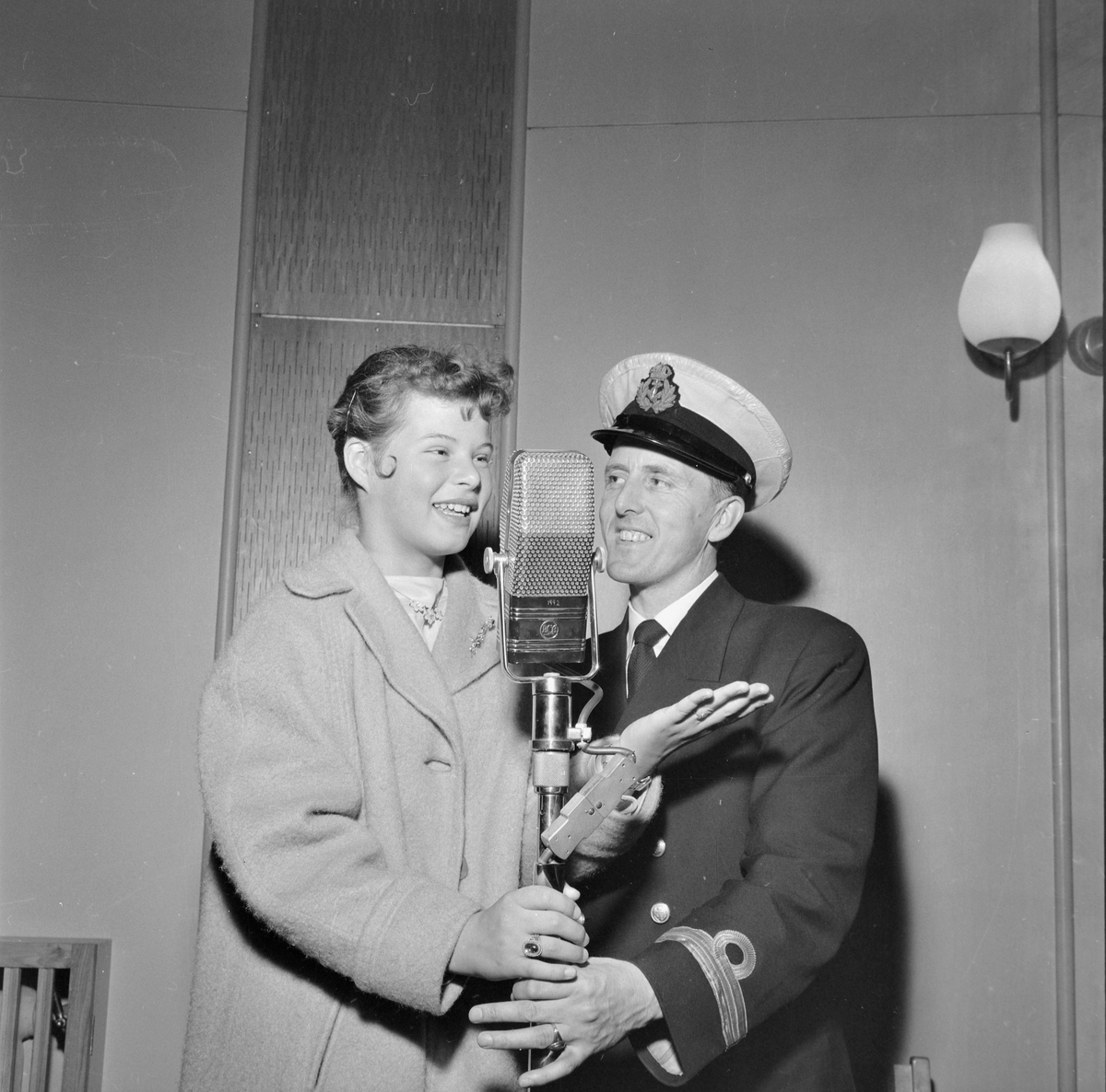 Lillian Nilsen og Hans Fredrik Friis-Olsen i Kringkastingen