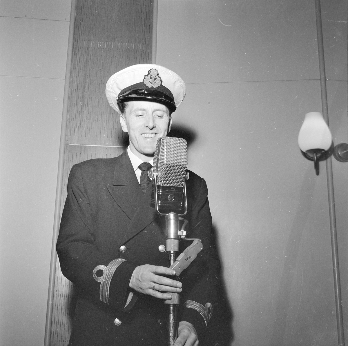 Lillian Nilsen og Hans Fredrik Friis-Olsen i Kringkastingen