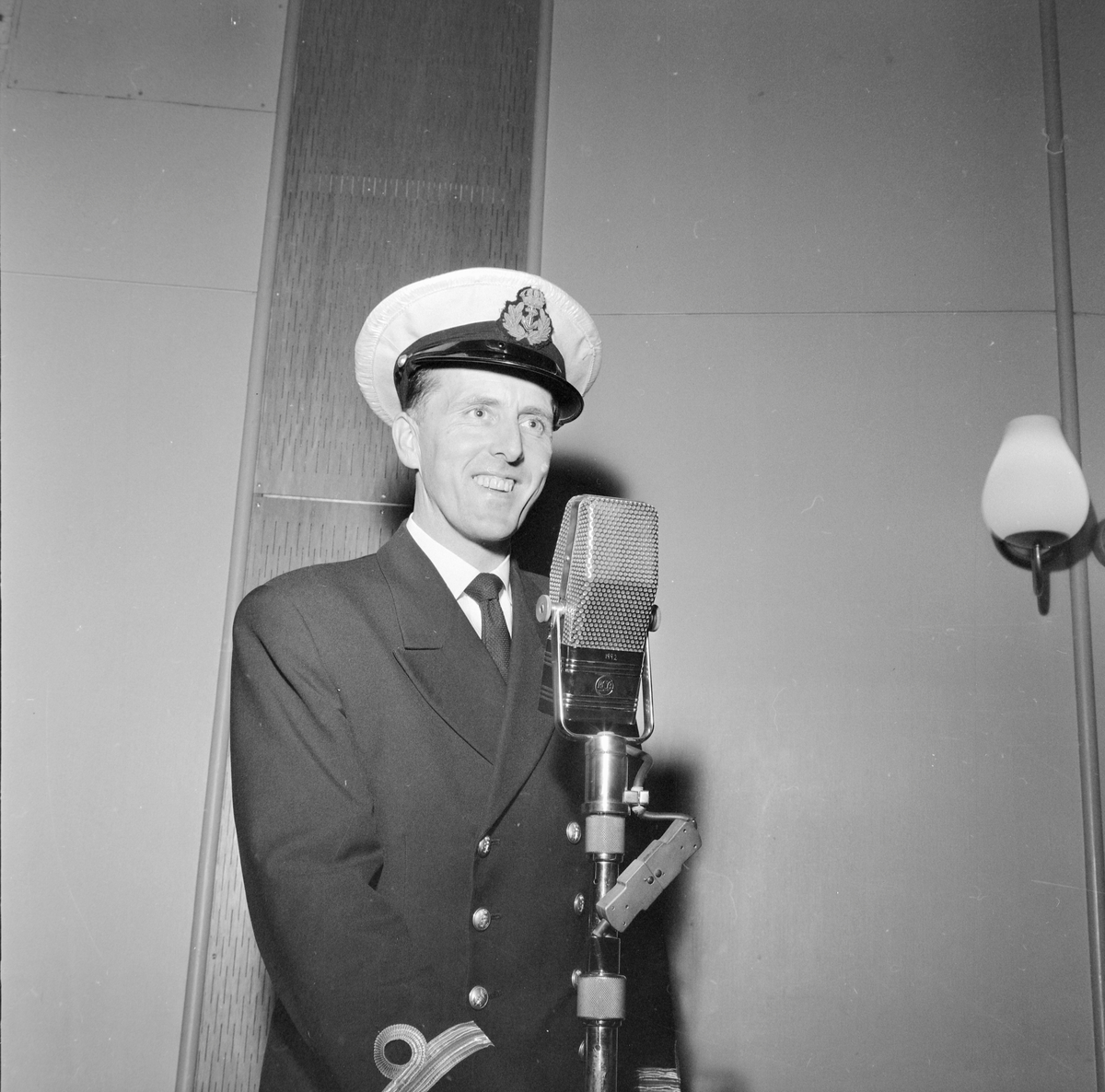 Lillian Nilsen og Hans Fredrik Friis-Olsen i Kringkastingen