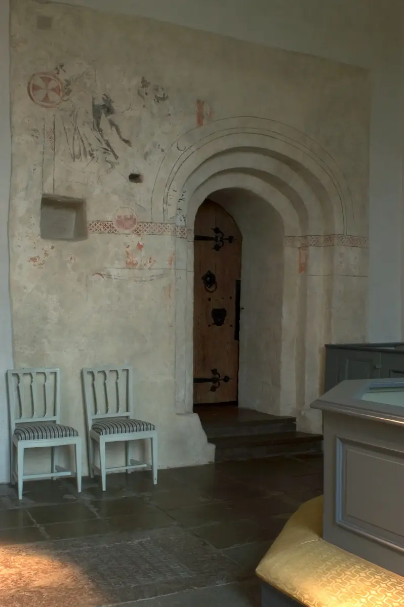 Interiör av Vada kyrka. Kyrkan uppförd omkring år 1200.