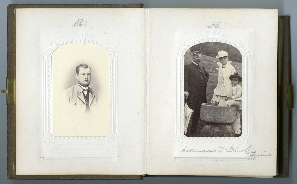 Visittkortfoto, portrett, halvfigur menn, familieliv på Dal gård, menn i uniform,  soldater, jakt, gårdsliv, hest, vennskap, interiørfoto, menn i kostymer, menn i kjole, crossdressing/teaterskuespill,
