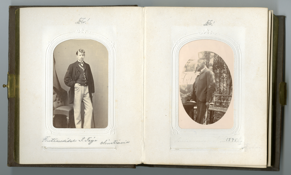 Visittkortfoto, portrett, halvfigur menn, familieliv på Dal gård, menn i uniform,  soldater, jakt, gårdsliv, hest, vennskap, interiørfoto, menn i kostymer, menn i kjole, crossdressing/teaterskuespill,