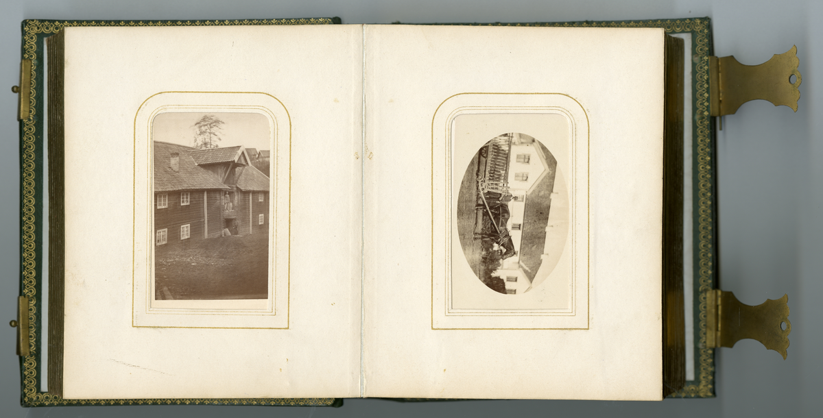 Flere visittkortfoto tatt på 1880-tallet på Dal Gård i Ullensaker, jernbanehistorie, jerbaneansatte, ingeniører, familieliv Faye/Dal , gårdsbruk og familiene som drev gårdene på slutten av 1800-tallet, hagefoto, bondeliv, tømmerhus, barneskole og lærer, hest, skog og broer på Dal gård, vennskap, barn, soldater/menn i unifrom kyr, tjenestepiker,