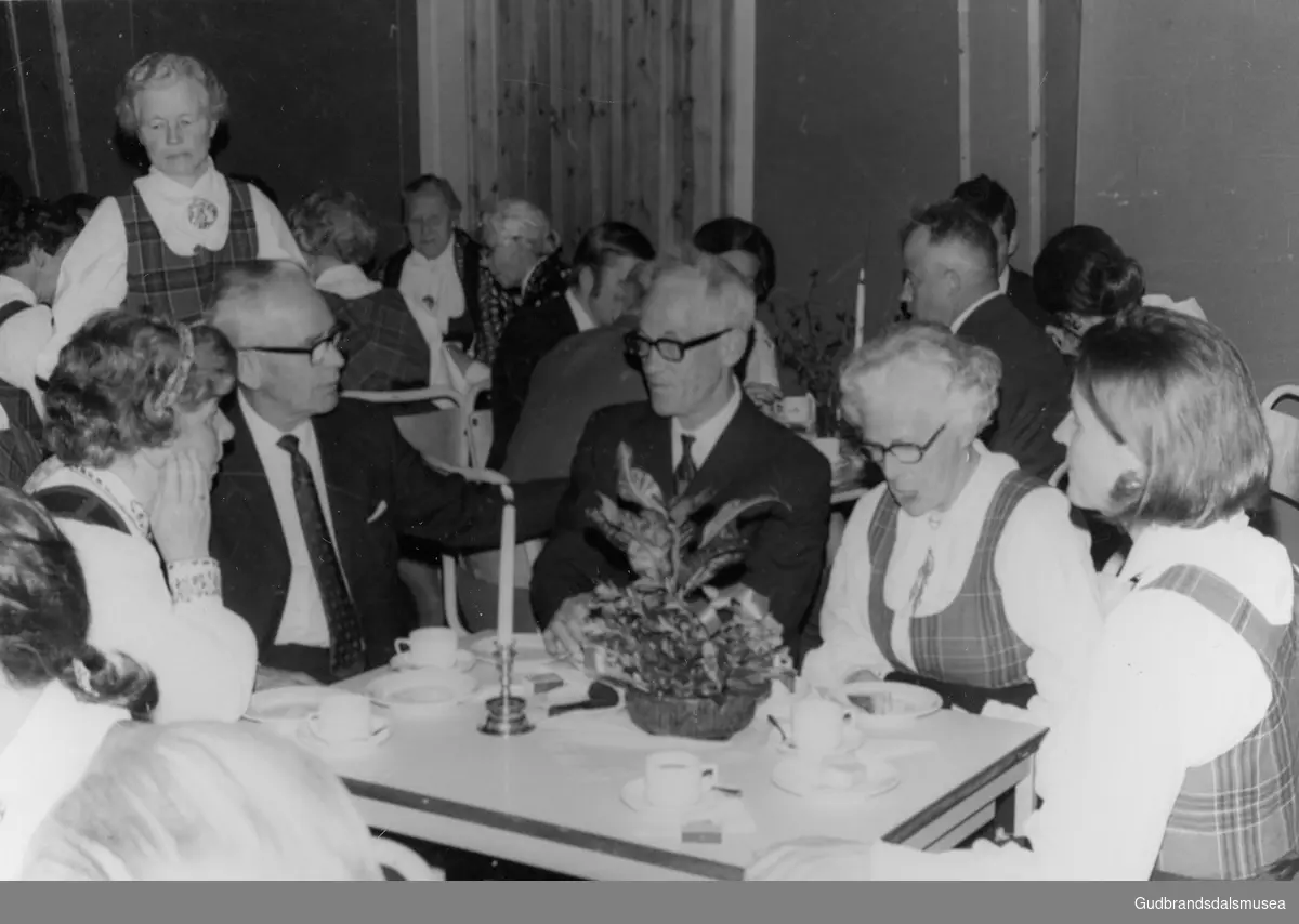 Opning av Lalm Samfunnshus 1958. Ingrid og Iver Ryen. Ståande bak: Anna Hammer
Eier Pål Arne Snerle. Vågå.