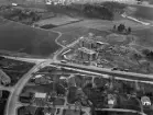 Berga år 1959. Våren 1959 inleddes uppförande av Stångåstadens sex punkthus i Berga. De är ritade av arkitekt Lennart Ekenger.


...

385 bilder om Linköping på 1950-talet från tidningen Östgötens arkiv. Framtidstro och optimism är ord som sammanfattar Linköping på femtiotalet. Årtiondet innebar satsningar för att förbättra linköpingsbornas livsvillkor. Bostadsfrågan och trafiklösningarna dominerade den lokalpolitiska agendan.
Bilderna digitaliserades år 2013.
