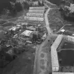 Vy över Skogslyckegatan och Ödegårdsgatan i Johannelund. I övre västra hörnet ser man Johannelunds skidbacke.


...

385 bilder om Linköping på 1950-talet från tidningen Östgötens arkiv. Framtidstro och optimism är ord som sammanfattar Linköping på femtiotalet. Årtiondet innebar satsningar för att förbättra linköpingsbornas livsvillkor. Bostadsfrågan och trafiklösningarna dominerade den lokalpolitiska agendan.
Bilderna digitaliserades år 2013.