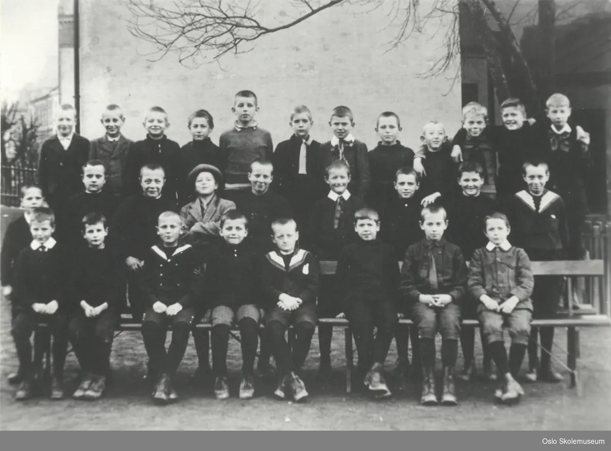 Klassebilde av gutteklasse på Frogner skole ca. 1910.