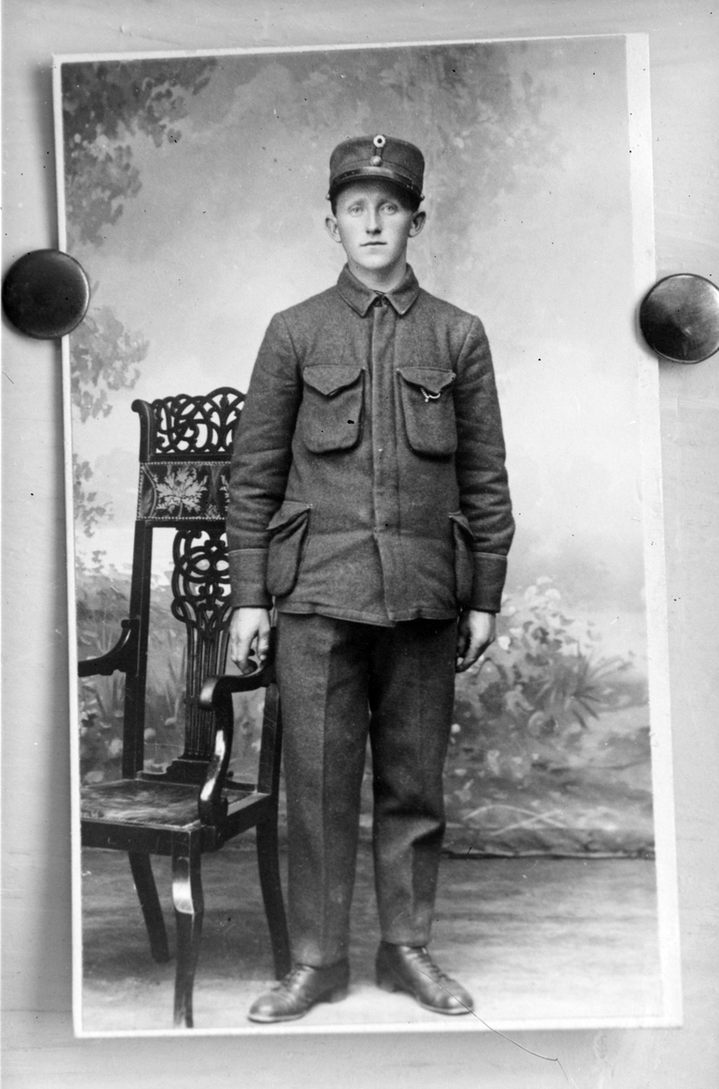 Repro: Portrett av mann i uniform