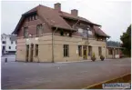 SJ-stationen anlades 1905. Stationshuset, i två våningar i sten, moderniserades 1936. Pressbyrån har kiosk med servering vid stationen.