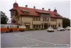 Stationen anlades 1907, Stationshusets arkitekt: Folke Zettervall. K-märkt 1986. Skötselhall byggd 1975, lades ned 1995-04-30 .Stationen hette UDDEVALLA SJ till 1.7.1940 då det ändrades till UDDEVALLA CENTRAL. Stationshus i två och en halv våning i sten. Saab registreingsnummer  är DB 19872.