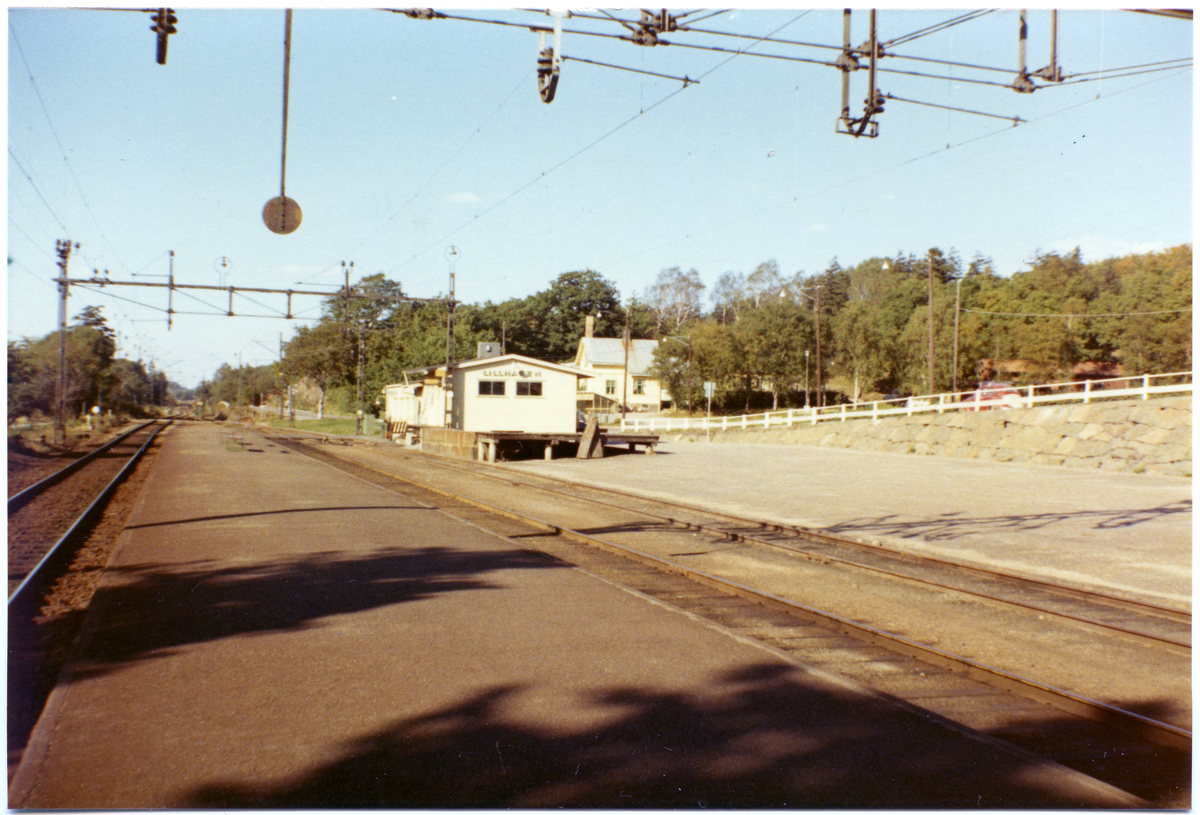 Station anlagd 1907. Nuvarande stationshus, envånings i trä, sammanbyggt med godsmagasinet, byggdes 1930. Hållplats öppnad 1.4.1910.