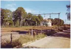 Göteborg - Borås Järnväg, GBJ, Stationen anlades 1893. Tvåvånings stationsbyggnad i trä. Nytt ställverkshus 1926-27.