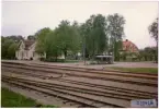 Västergötland - Göteborgs Järnväg, VGJ, Trafikplats anlagd 1899. Stationshus i en och en halv våning i trä. Moderniserad 1939 och renoverad 1949.