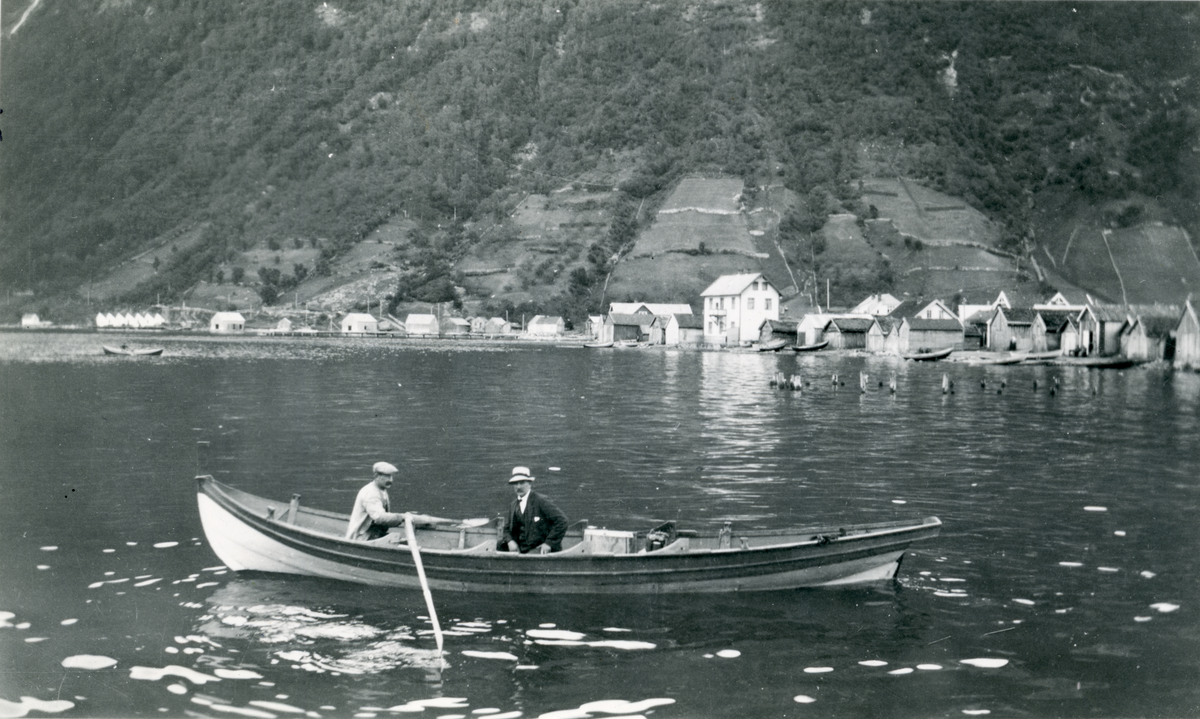 Skyssbåt fra Sogn, - gavlbåt.