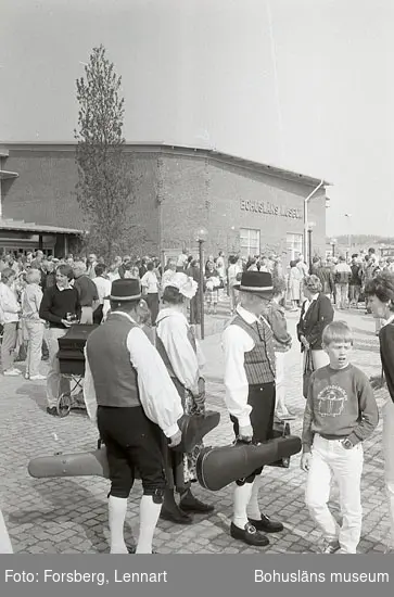 Enligt medföljande text: "Bohusläns museum 1981-1984. Bm:s nybyggnad och invigning".