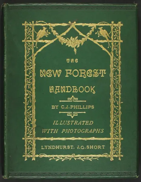 Bilde av en grønn bok med gullforgylt skrift og mønster. 