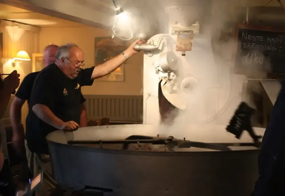 Kaffebrenneren i aksjon på Patrick Volkmar