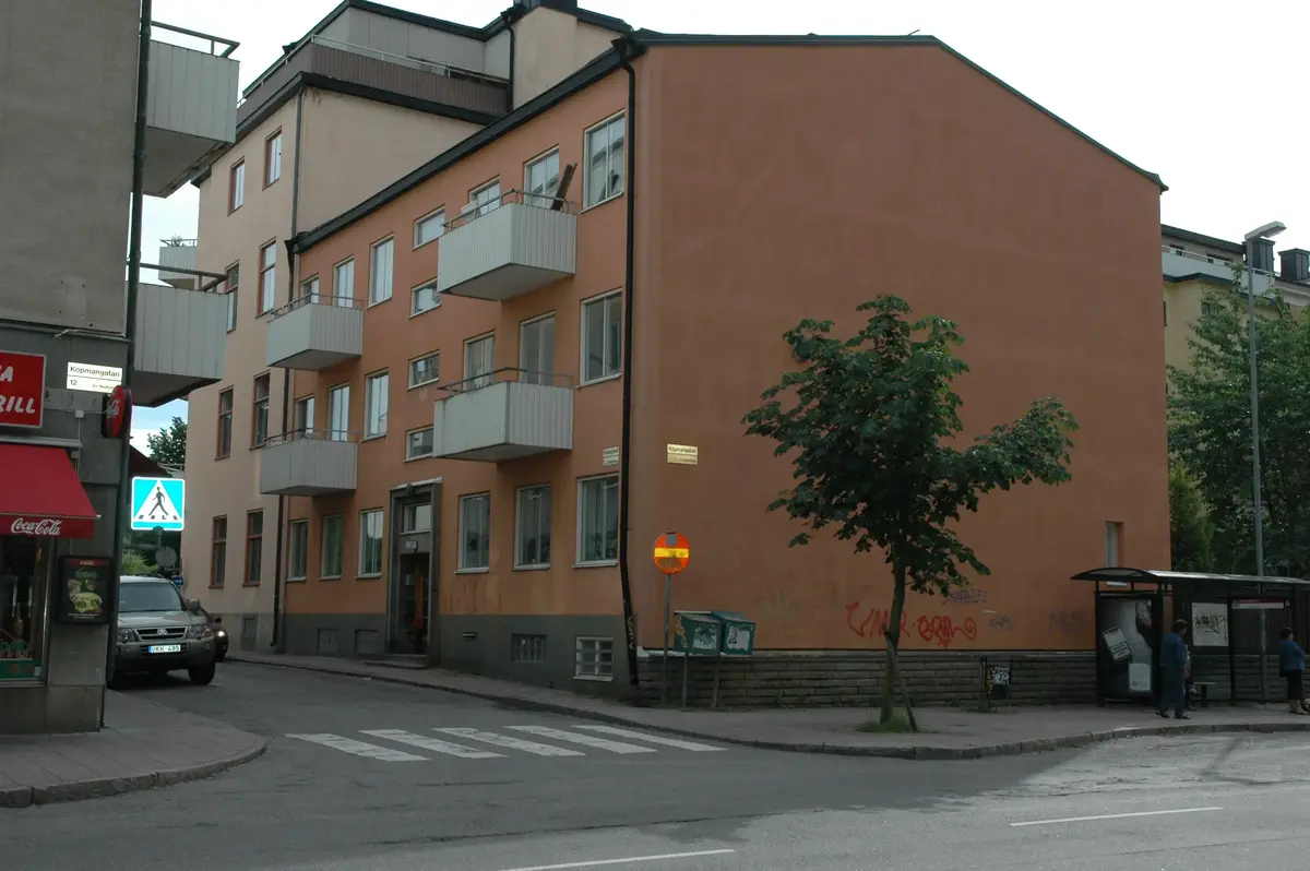 Kulturhistorisk analys och värdering av Södertälje stadskärna.


Kanalgränd 1. Nybyggnadsår 1938. Arkitekt Tore E:son Lindberg. Arkitekten ritade ett antal flerfamiljshus under slutet av 1930-talet och i början på 1940-talet i Södertälje.