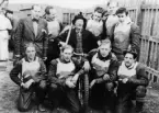 Falkarna 1953. Stående Stellan Strandh, Göte Johannesson, på cykeln maskoten Erik Andrén Borås, Kurt Winberg, Björn Davidsson, Sven Åke Johansson. Knästående Olle Andersson, Stig Svensson, Karl-Erik Winqvist, Per-Tage Svensson.