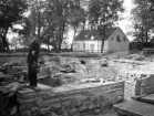 Visning av munkklostret i Vadstena vid de pågående utgrävningarna 1928.