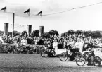 På startlinjen 19/6 1949. Fr.v. Einar Lindqvist (Vargarna), H Anderssen (Norge), Curt Lindholm (Indianerna).