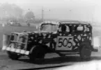 Ingemar Eriksson, Borås, i en Chevrolet 1934 i full fart på motorbanan, 19/6 1955.