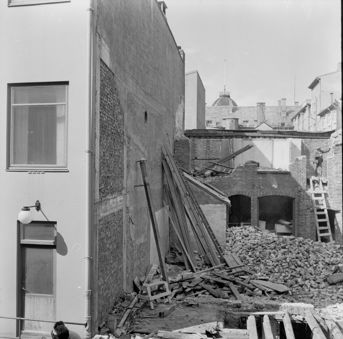 Tomten bak adressabygget