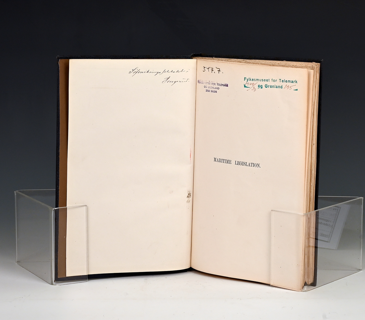 Prot: Ernst Emil Wendt. Papers on maritime Legislation, London 1868. 8. Innbd. i heil shirting.