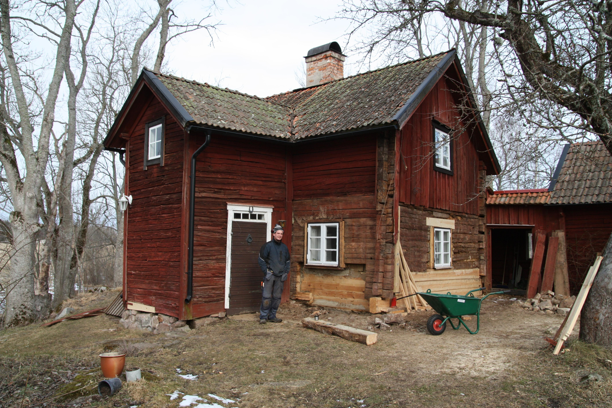 Restaurering av stuga, Klinten, Bälinge socken, Uppland 2012