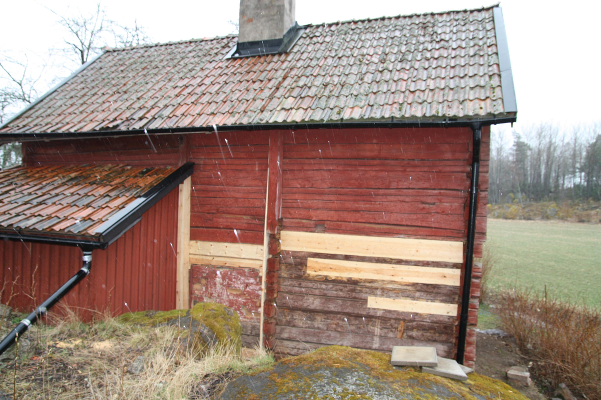 Restaurering av stuga, Klinten, Bälinge socken, Uppland 2012